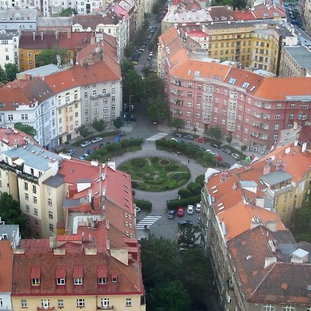 Cosy Apartment Under The Tower Прага Екстер'єр фото