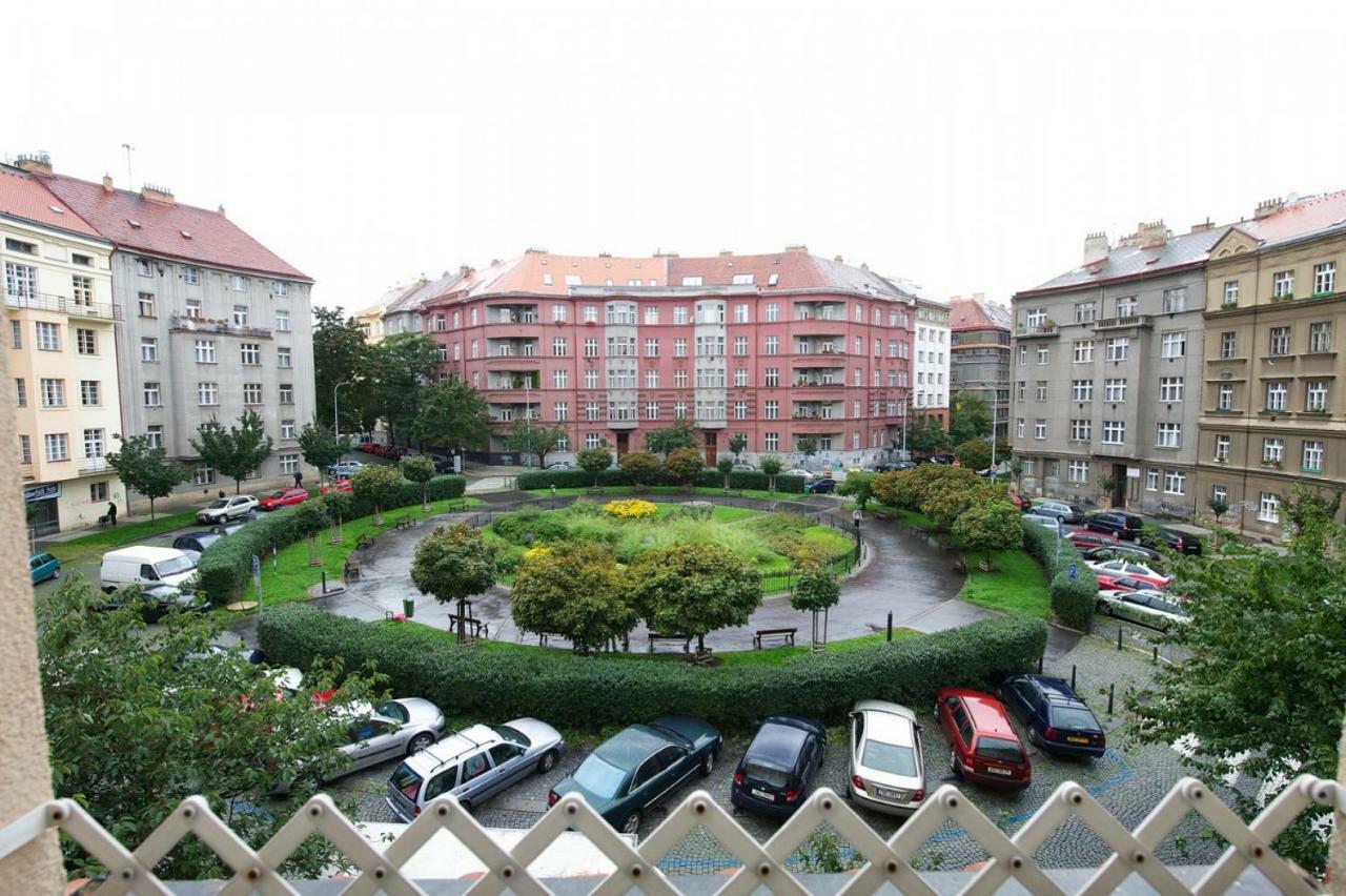 Cosy Apartment Under The Tower Прага Екстер'єр фото