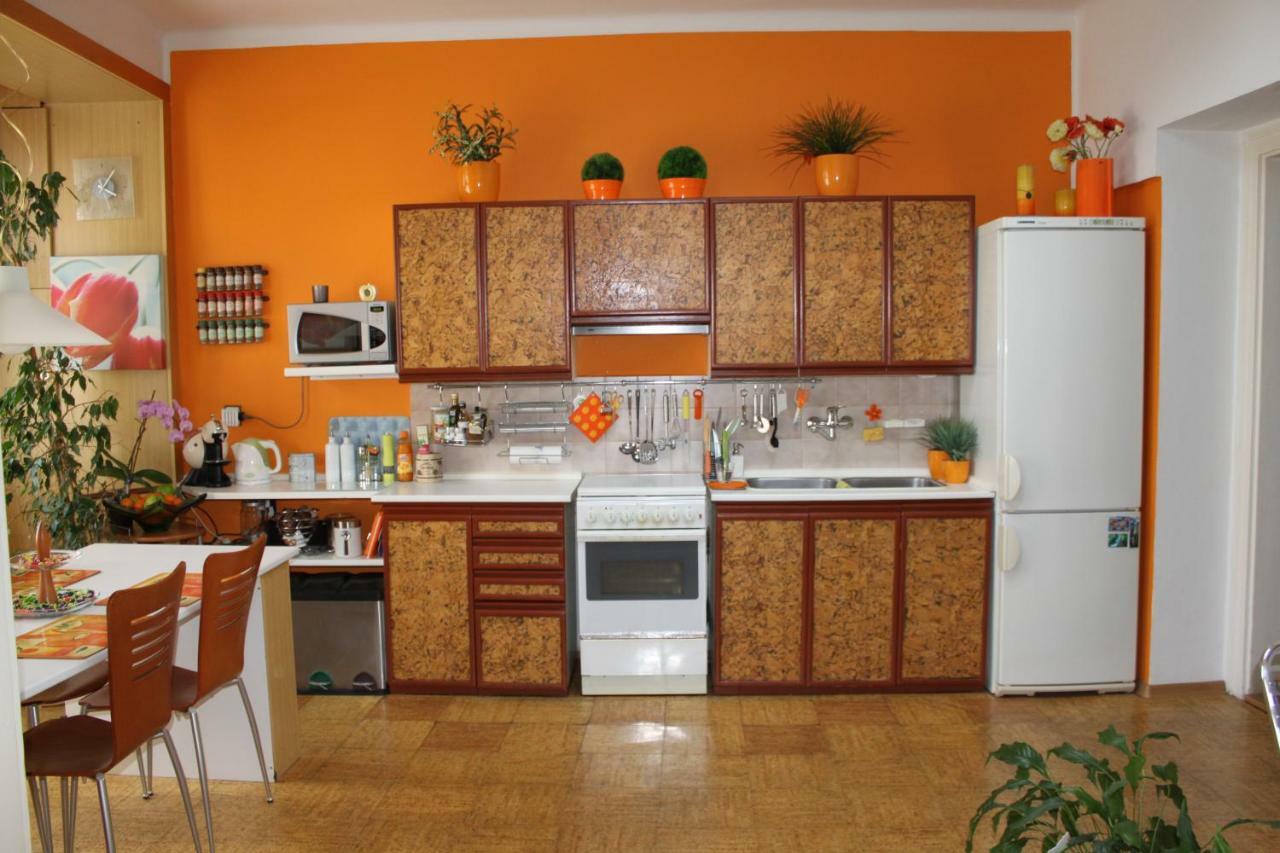 Cosy Apartment Under The Tower Прага Екстер'єр фото