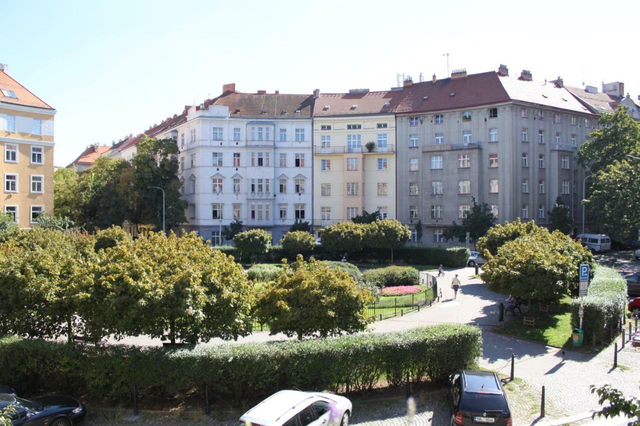 Cosy Apartment Under The Tower Прага Екстер'єр фото