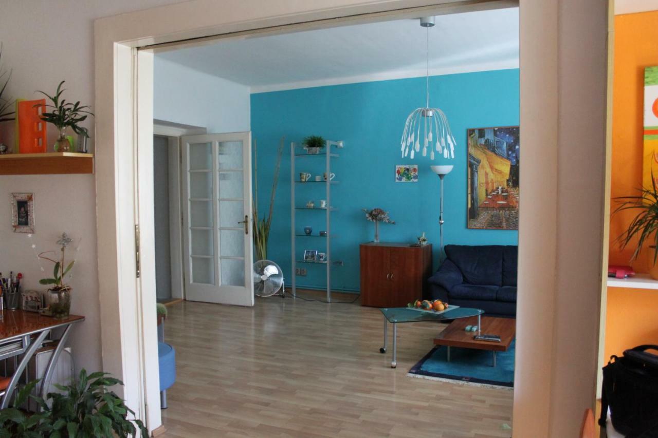 Cosy Apartment Under The Tower Прага Екстер'єр фото