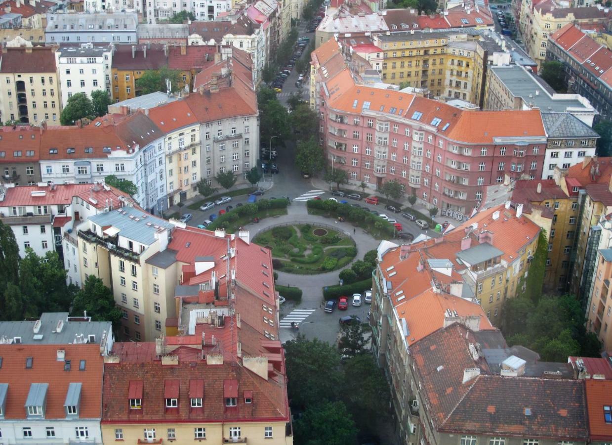 Cosy Apartment Under The Tower Прага Екстер'єр фото