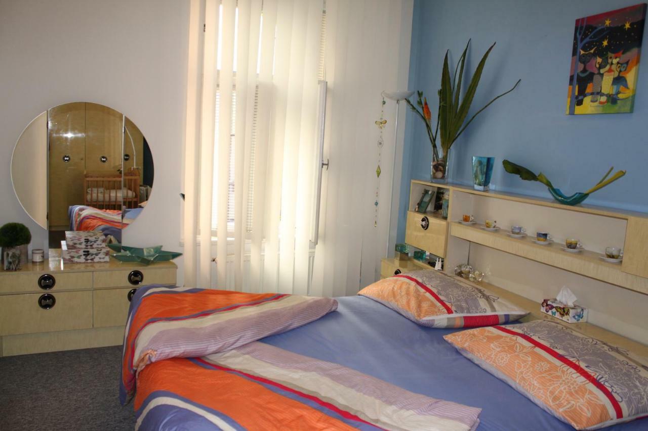 Cosy Apartment Under The Tower Прага Екстер'єр фото