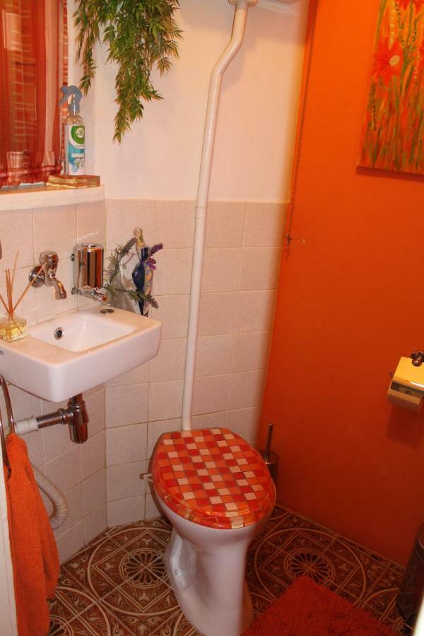 Cosy Apartment Under The Tower Прага Екстер'єр фото