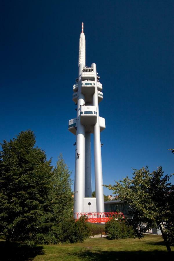 Cosy Apartment Under The Tower Прага Екстер'єр фото