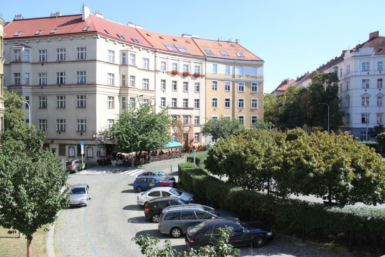 Cosy Apartment Under The Tower Прага Екстер'єр фото