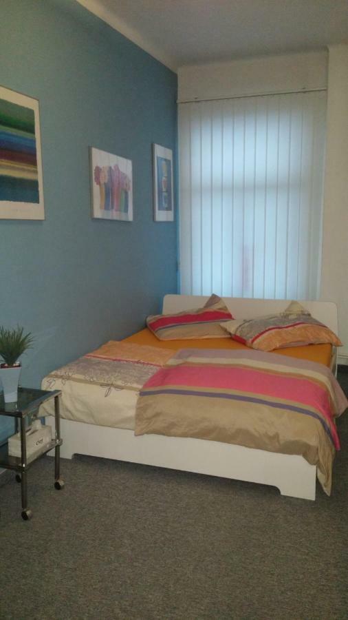 Cosy Apartment Under The Tower Прага Екстер'єр фото